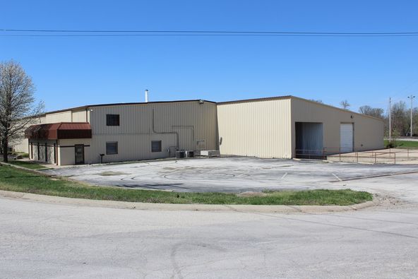 445 E Helm St, Brookfield, MO 64628